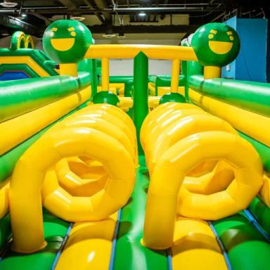 Giant Inflatable Waterpark Playground icon