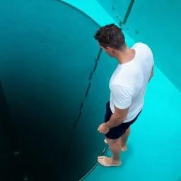 Jump Into The Deepest Pool icon