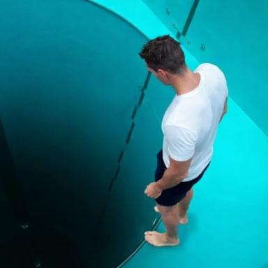 Thumbnail for Jump Into The Deepest Pool Game