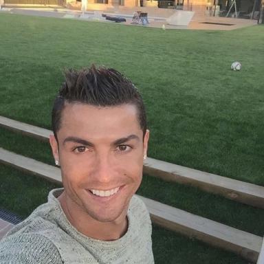 Thumbnail for JUMP INTO RONALDO FAMILY Game